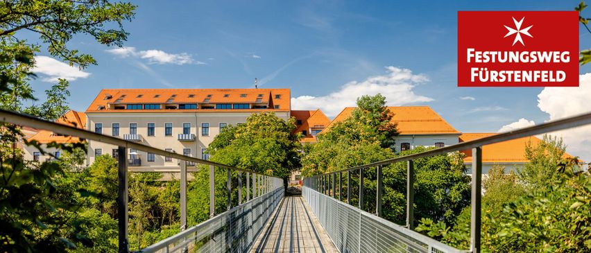 Bild enthält, City, Railing, Urban, Handrail, Outdoors, Path, Walkway, Street, Garden, Nature