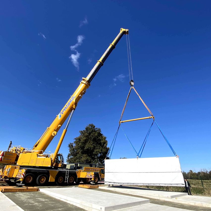 Bild enthält, Construction, Construction Crane, Bulldozer, Machine, Person, Wheel
