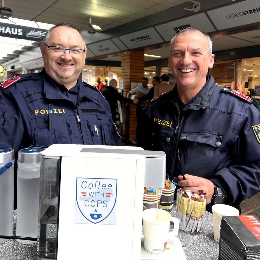 Bild enthält, Accessories, Glasses, Officer, Person, Police Officer, Adult, Male, Man, Face, Head