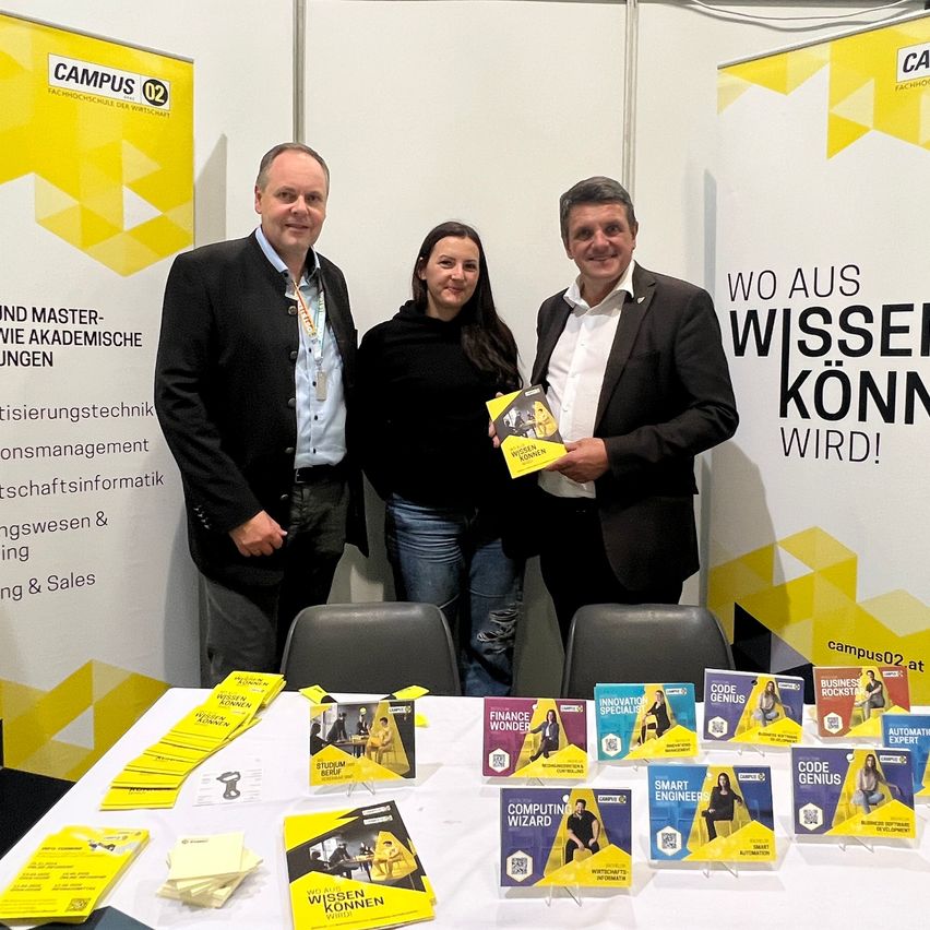 Bild enthält, Advertisement, Poster, Adult, Female, Person, Woman, Male, Man, Suit, Face