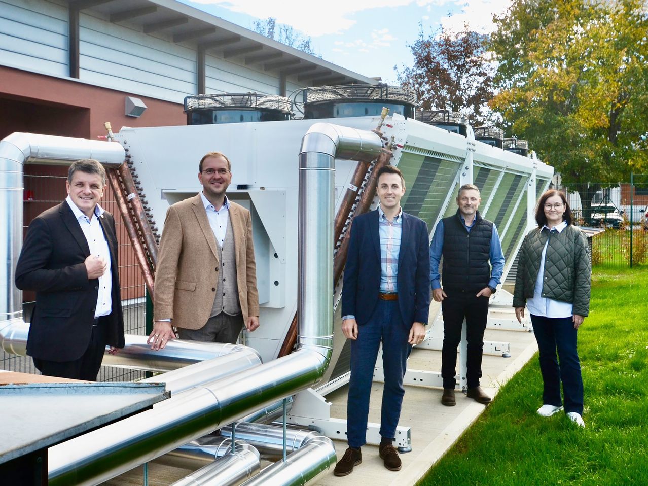 Bild enthält, Coat, Jacket, Blazer, Pants, People, Person, Adult, Male, Man, Jeans