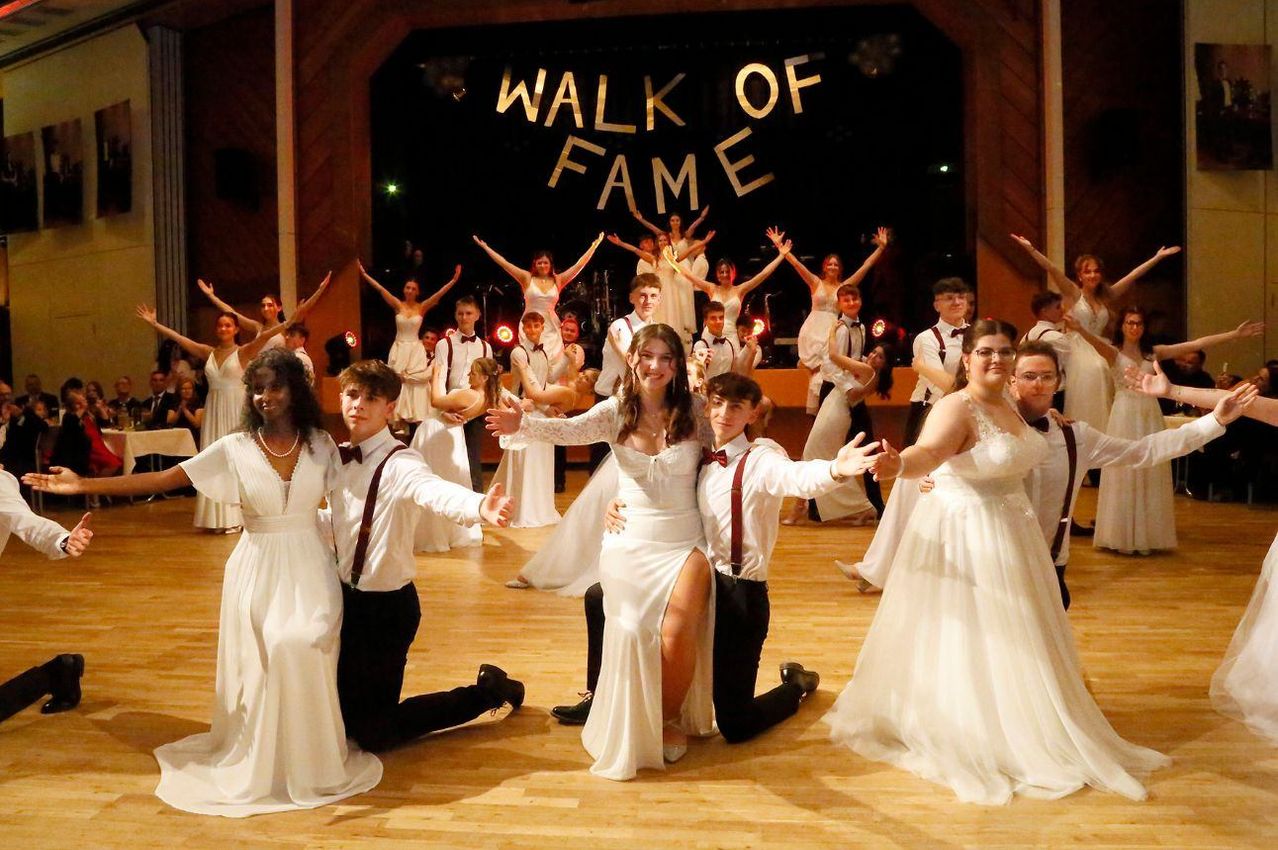 Bild enthält, Dancing, Leisure Activities, Person, People, Adult, Bride, Female, Wedding, Woman, Group Performance