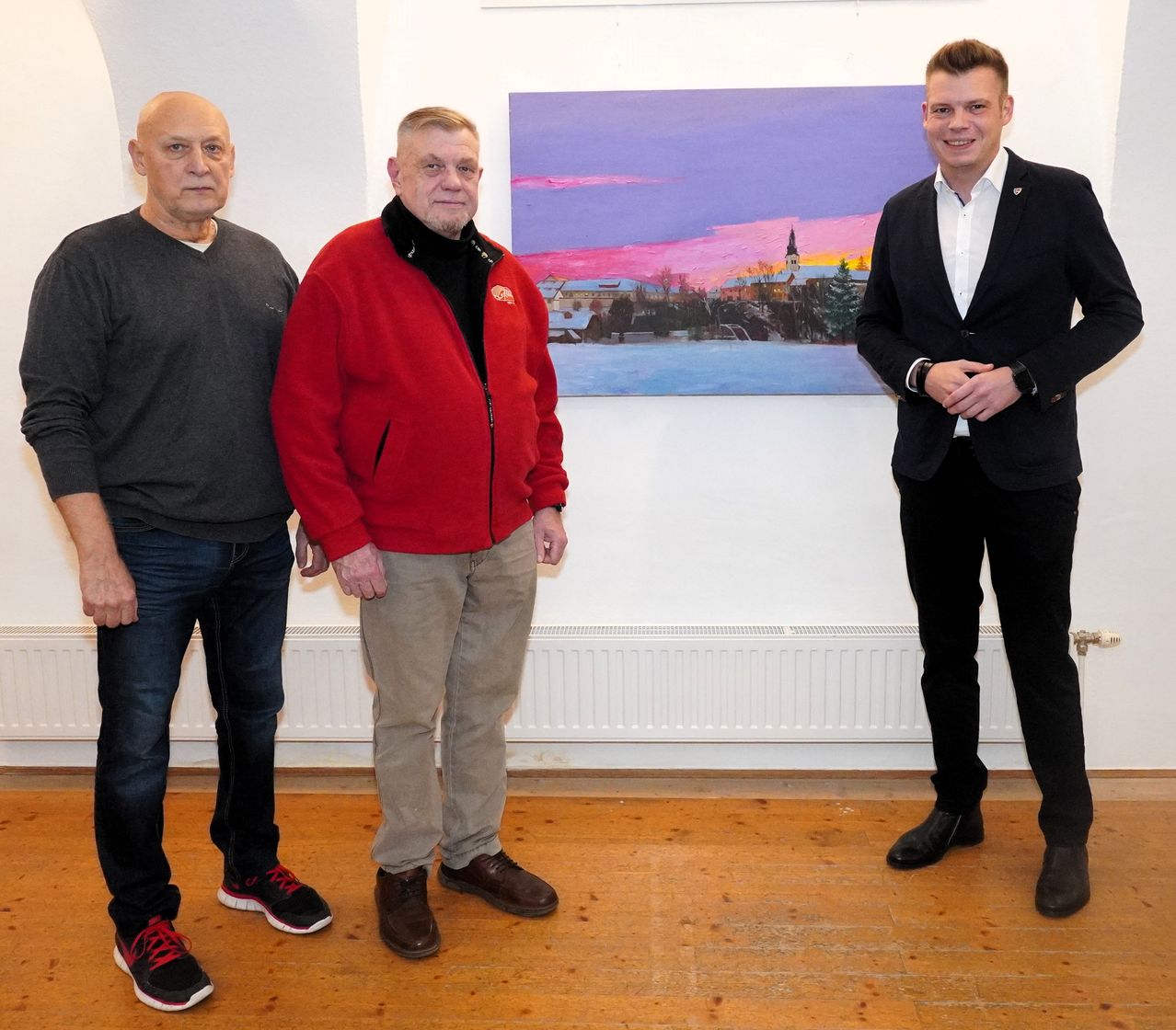 Bild enthält, Coat, Jacket, Blazer, Adult, Male, Man, Person, Jeans, Pants, Wood