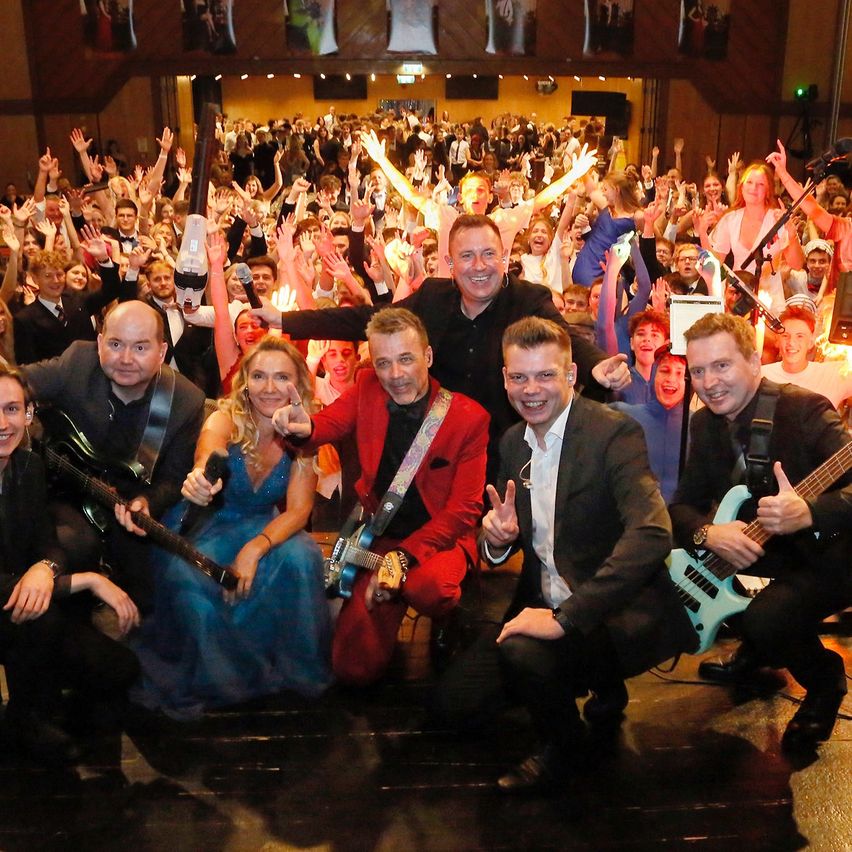 Bild enthält, People, Person, Concert, Urban, Adult, Male, Man, Bride, Female, Woman