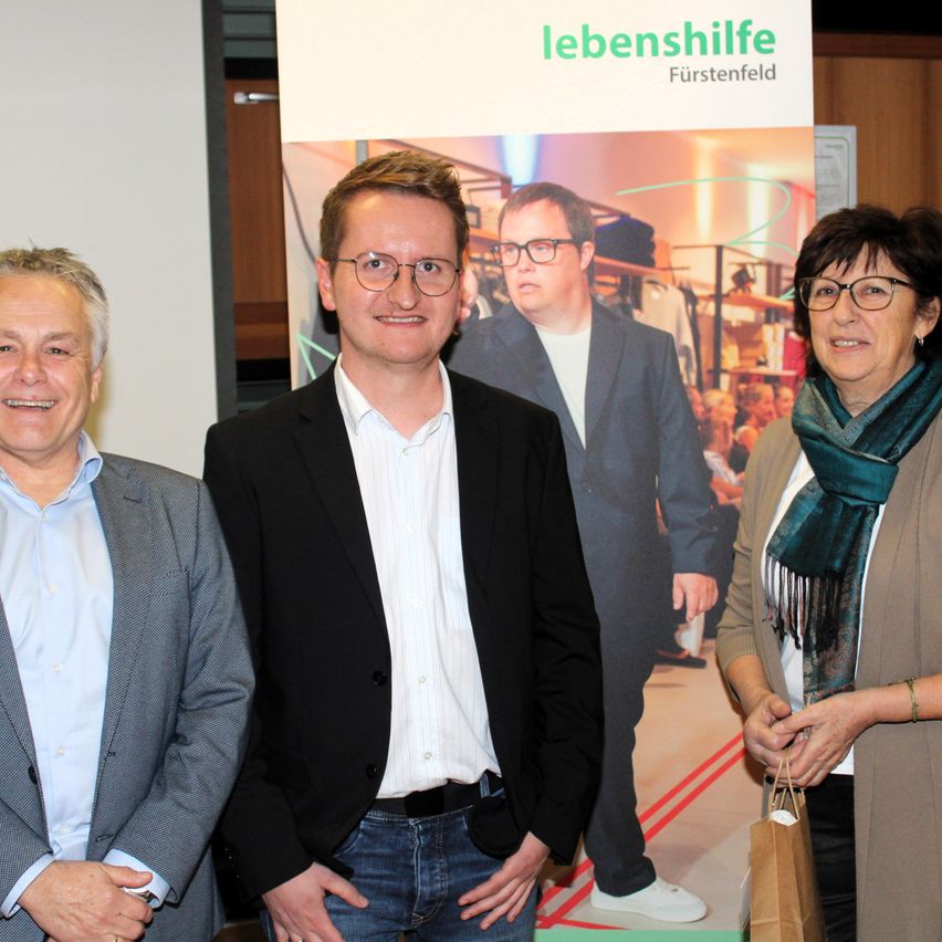 Bild enthält, Blazer, Coat, Jacket, People, Person, Fashion, Suit, Adult, Male, Man