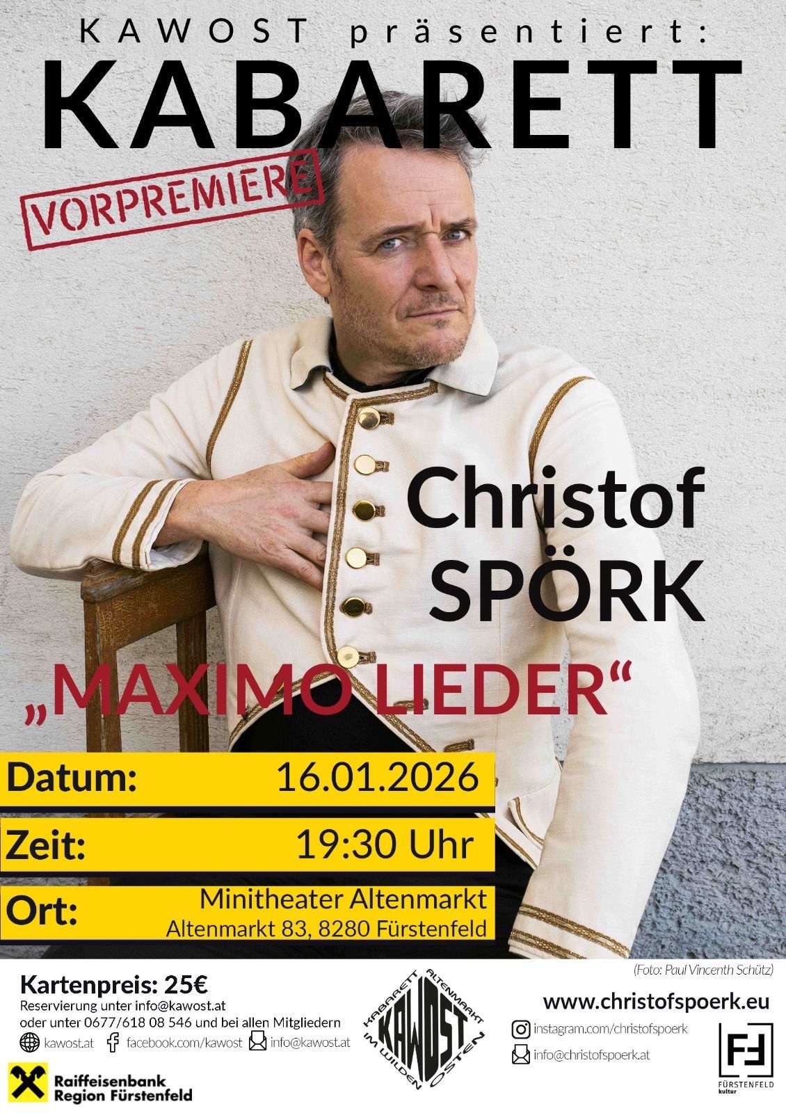 Christof Spork posiert für ein Foto in einer weißen und goldenen Jacke. Das Bild trägt die Aufschrift 'MAXIMO LIEDER'. Datum: 16.01.2026. Zeit: 19:30 Uhr. Ort: Minitheater Altenmarkt, Altenmarkt 83, 8280 Furstenfeld.