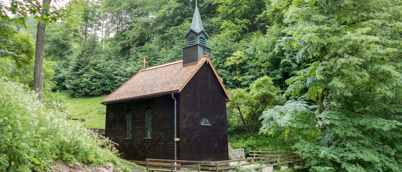 Bild enthält, Architecture, Building, Cottage, House, Housing, Cabin, Cabin In The Woods, Nature, Outdoors