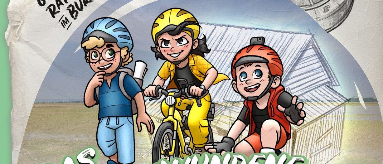 Eine Werbung für 'Das Schwundene Dorf' mit Kindern auf Fahrrädern, einem QR-Code und einem Rätsel zum Lösen. Der Text ist in Deutsch.