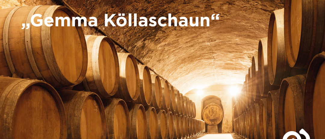 Ein schwach beleuchteter Keller mit aufgereihten Holzfässern. Das Wort 'Kollaschaun' ist oben prominent angezeigt.