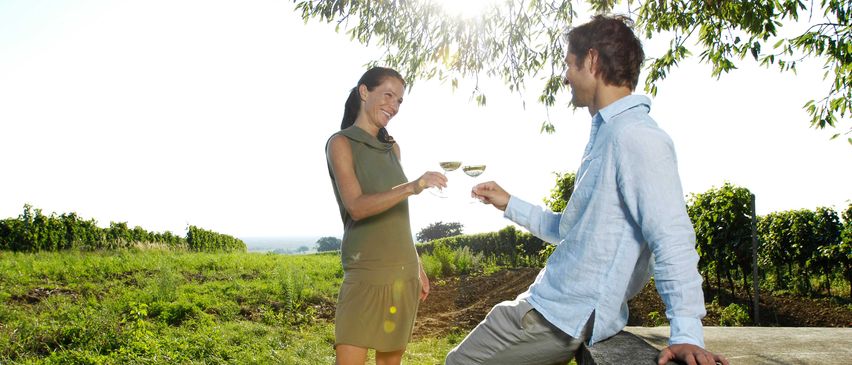 Bild enthält, Adult, Male, Man, Person, Female, Woman, Romantic, Hand, Face