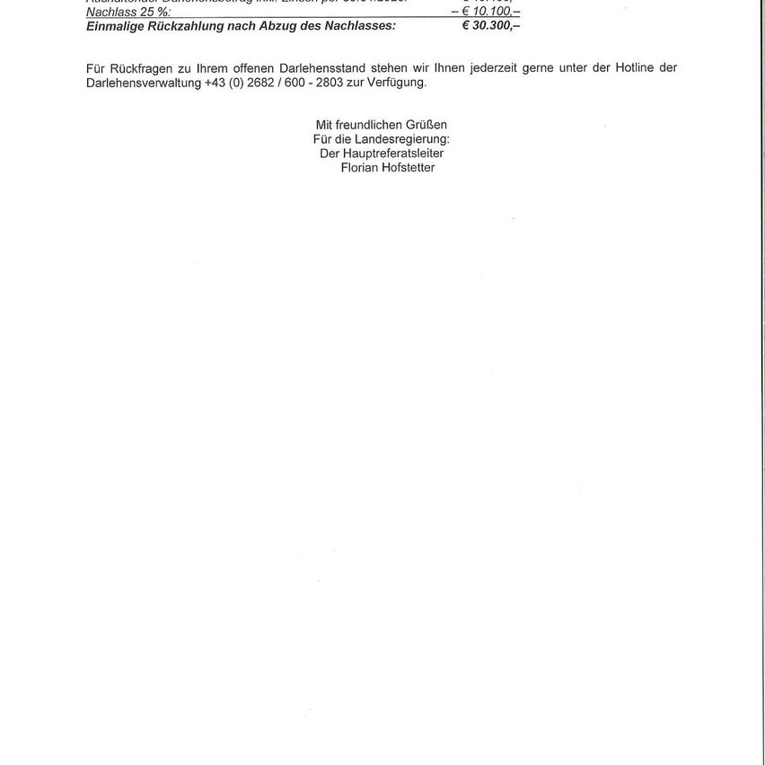 An image shows a table with the title 'Einmalige Rückzahlung nach Abzug des Nachlasses:' and values 'Nachlass 25%: - € 10,100,-' and '€ 30,300,-'. Below, it says 'For Rückfragen zu Ihrem offenen Darlehensstand stehen wir Ihnen jederzeit gerne unter der Hotline der Darlehensverwaltung +43 (0) 2682 / 600 - 2803 zur Verfügung.' The closing message reads 'Mit freundlichen Grüßen, Für die Landesregierung: Der Hauptreferentleiter Florian Hofstetter.'