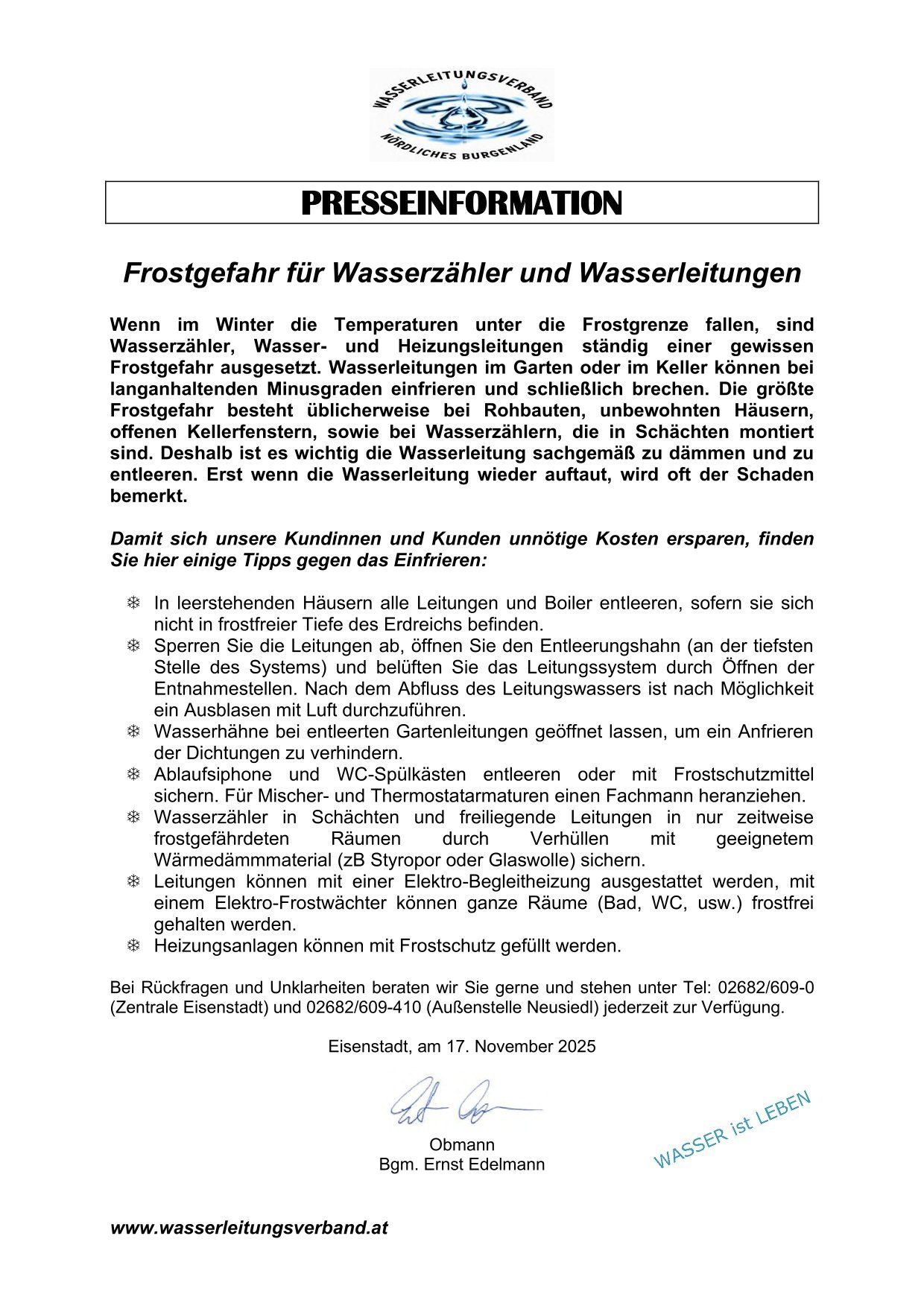 Die Presseinformation behandelt das Thema Frostgefahr für Wasserzähler und Wasserleitungen. Sie erklärt, dass Wasserleitungen in Gärten oder Kellern einfrieren und brechen können. Tipps zur Vorbeugung umfassen das Entleeren von Leitungen, das Öffnen von Wasserhähnen und die Verwendung von Frostschutzmaßnahmen. Kontaktinformationen sind angegeben.