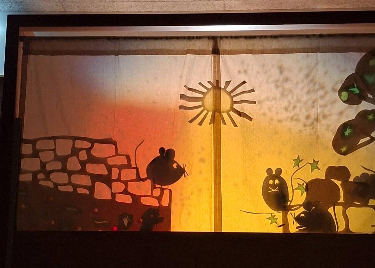 Bild enthält, Art, Painting, Animal, Bird, Cross, Symbol