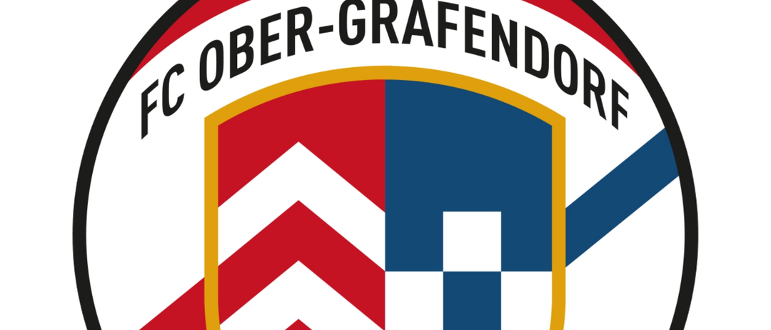 Ein rundes Emblem mit 'FC OBER-GRAFENDORF' darum herum. Es hat einen Schild in der Mitte mit blauen, weißen und roten Streifen. Darüber steht das Wort 'STYXX' in weiß.