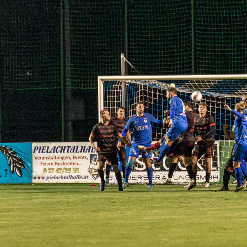 Bild enthält, People, Person, Ball, Football, Soccer, Soccer Ball, Sport