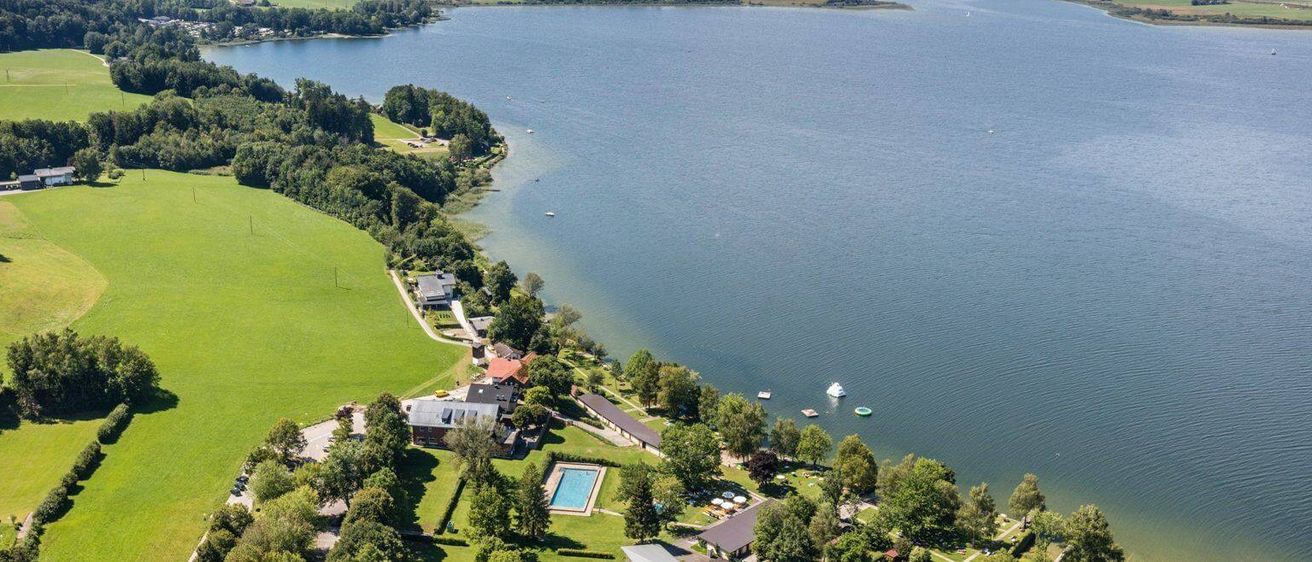 Bild enthält, Outdoors, Nature, Lake, Water, Scenery, Architecture, Building, Aerial View, Sea