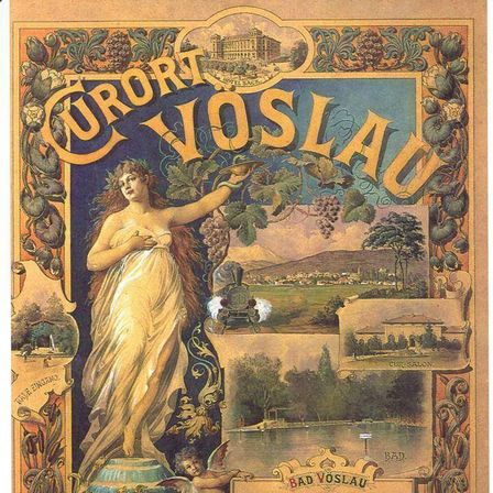 Ein Vintage-Poster zeigt eine Frau in einem fließenden Kleid, die Trauben hält, mit einem Kind darunter. Die Szene umfasst einen See, eine Stadt und ein Spa, alles eingerahmt von verzierten Designs. Der Text 'CURE VOSLAU' ist prominent angezeigt.