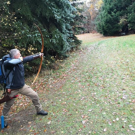 Bild enthält, Weapon, Arrow, Bow, Archer, Archery, Person, Sport