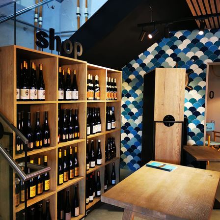 Bild enthält, Alcohol, Beverage, Liquor, Wine, Wine Cellar, Architecture, Building