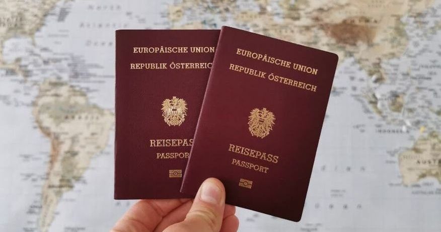 Bild enthält, Text, Document, Id Cards, Passport