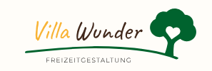 Das Logo von Villa Wunder zeigt einen stilisierten Baum mit einem Herz an seiner Basis, vor einem Hügel, mit den Worten 'Villa Wunder' in Fettdruck und 'Freizeitgestaltung' darunter.