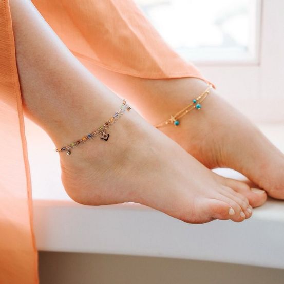 Bild enthält, Ankle, Body Part, Person, Accessories, Bracelet, Jewelry, Anklet, Ornament, Heel