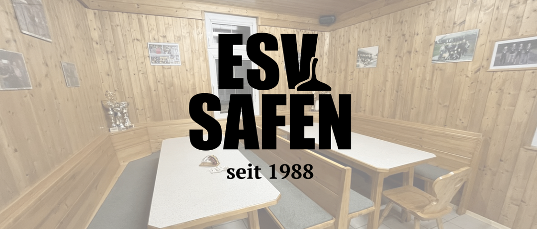 Das Innere eines Restaurants zeigt Holzbänke, Tische und Wände. Es gibt Trophäen und gerahmte Fotos an den Wänden. Der Text 'ESV SAFEN seit 1988' ist prominent angebracht.