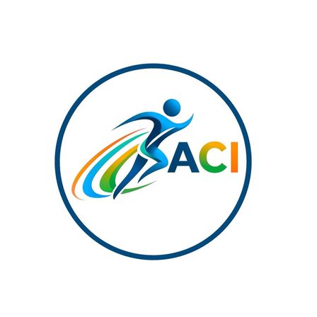 Ein kreisförmiges Logo mit einer stilisierten Figur, die mit farbigen Linien läuft, dem Wort ACI in fetten Buchstaben und dem Design, das von einem blauen Rand auf weißem Hintergrund umschlossen ist.