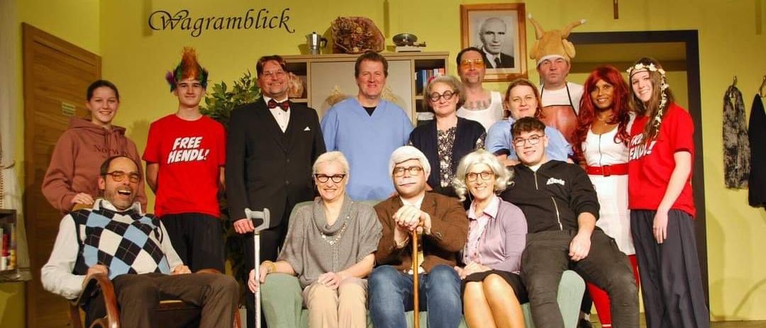 Bild enthält, Person, Photography, Portrait, Pants, People, Furniture, Blouse, Adult, Female, Woman