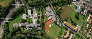 Bild enthält, Neighborhood, Building, Campus, Grass, Nature, Outdoors, Park, City, Hotel, Resort