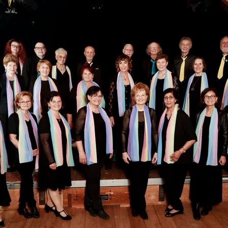 Bild enthält, Groupshot, Person, People, Adult, Female, Woman, Photography, Portrait, Male, Man