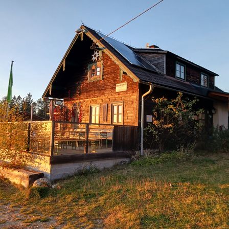 Bild enthält, Building, Outdoors, Shelter, Cottage, House, Housing, Nature, Countryside, Hut, Cabin