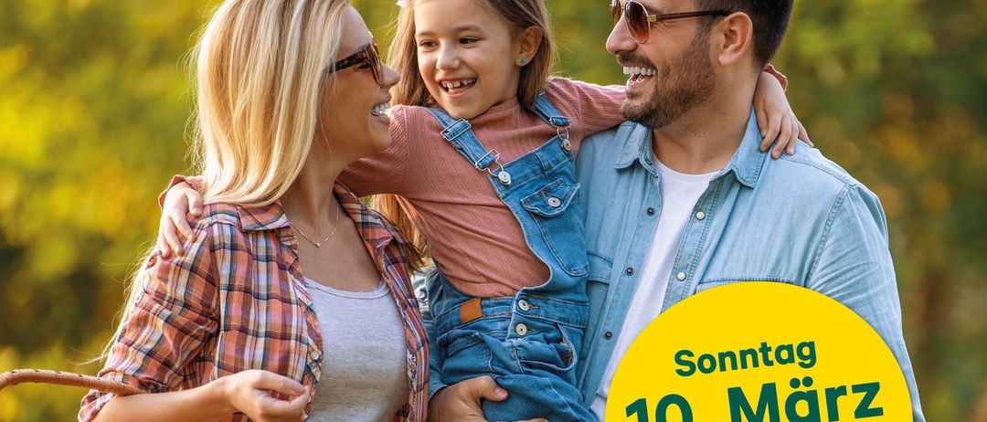 Bild enthält, Publication, Pants, Adult, Male, Man, Person, Book, Basket, Jeans, Photography