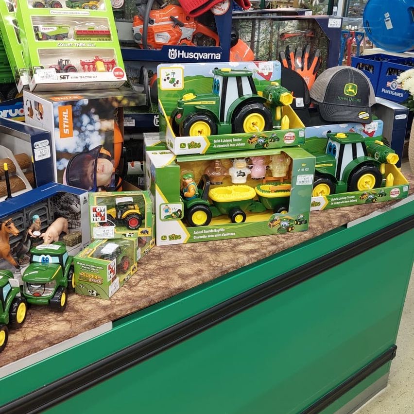 Bild enthält, Indoors, Shop, Toy, Person, Market, Machine, Wheel, Grocery Store, Supermarket, Lego Set