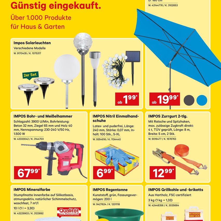 Ein gelbes Plakat bewirbt verschiedene Produkte für Haus und Garten, darunter Solarleuchten, einen Regenschirm, eine Bohrmaschine, Handschuhe und Grillkohle. Jedes Produkt hat einen Preisschild und eine kurze Beschreibung.