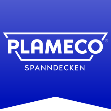Das Logo für Plameco Spanndecken auf blauem Hintergrund. Der Name Plameco ist in fetten weißen Buchstaben und darunter der Text Spanndecken in kleineren weißen Buchstaben.