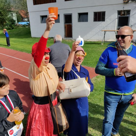 Bild enthält, Handbag, Glasses, People, Person, Adult, Male, Man, Shoe, Boy, Child