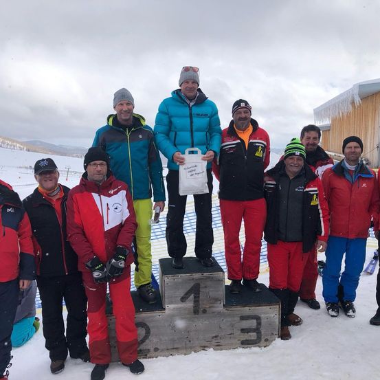 Bild enthält, Coat, Jacket, Pants, People, Person, Photography, Portrait, Shelter, Shoe, Man