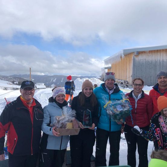 Bild enthält, Coat, Jacket, People, Person, Adult, Female, Woman, Portrait, Shelter, Glove