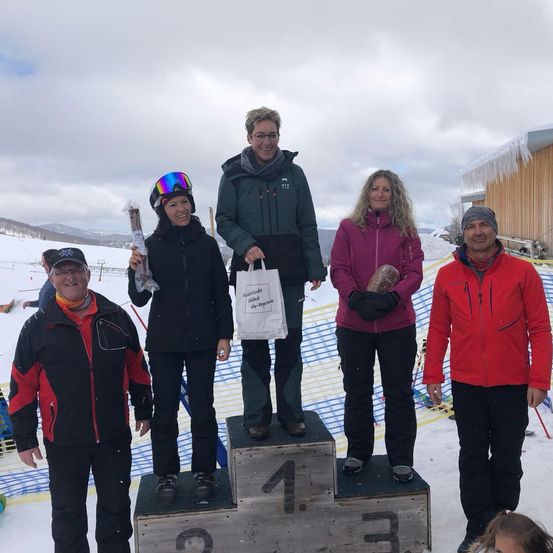 Bild enthält, Person, Photography, Portrait, Pants, Coat, Jacket, Shelter, Nature, Adult, Man