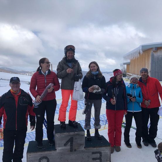 Bild enthält, Pants, Person, Portrait, Outdoors, Shelter, Coat, Jacket, People, Nature, Man