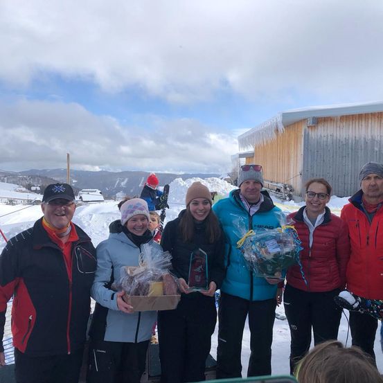 Bild enthält, Coat, Jacket, Shelter, Person, Portrait, People, Adult, Female, Woman, Man