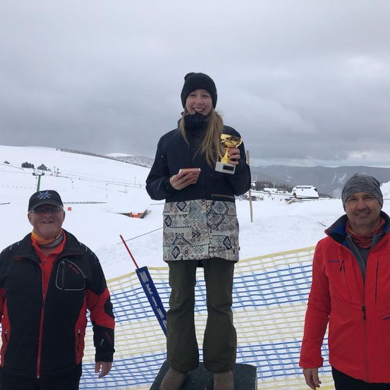 Bild enthält, Coat, Jacket, Person, Portrait, Nature, Outdoors, Peak, Pants, Adult, Man