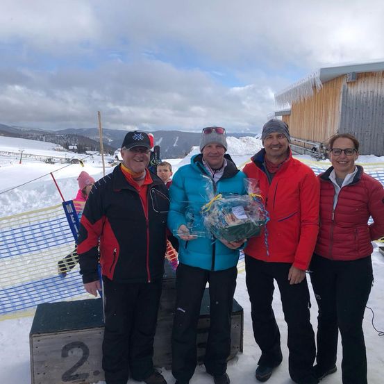 Bild enthält, Coat, Jacket, Person, Photography, Portrait, Outdoors, Shelter, Pants, People, Man