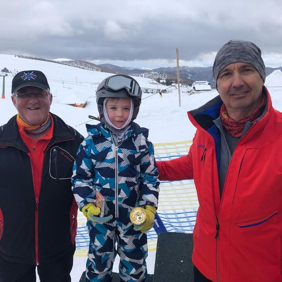 Bild enthält, Coat, Jacket, Person, Photography, Portrait, People, Cap, Nature, Adult, Man