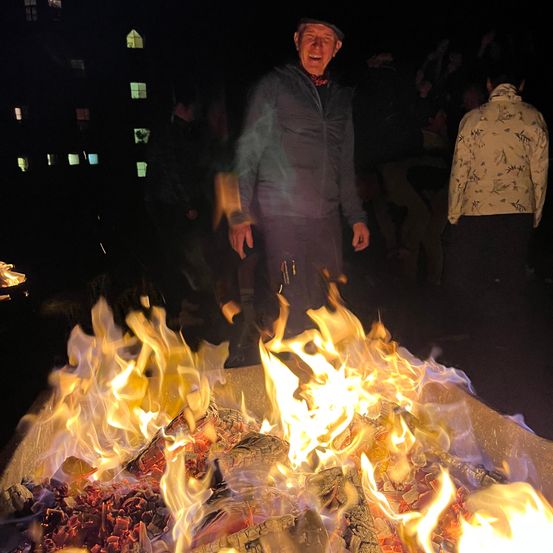 Bild enthält, Fire, Flame, Adult, Male, Man, Person, Bonfire, Face, Head
