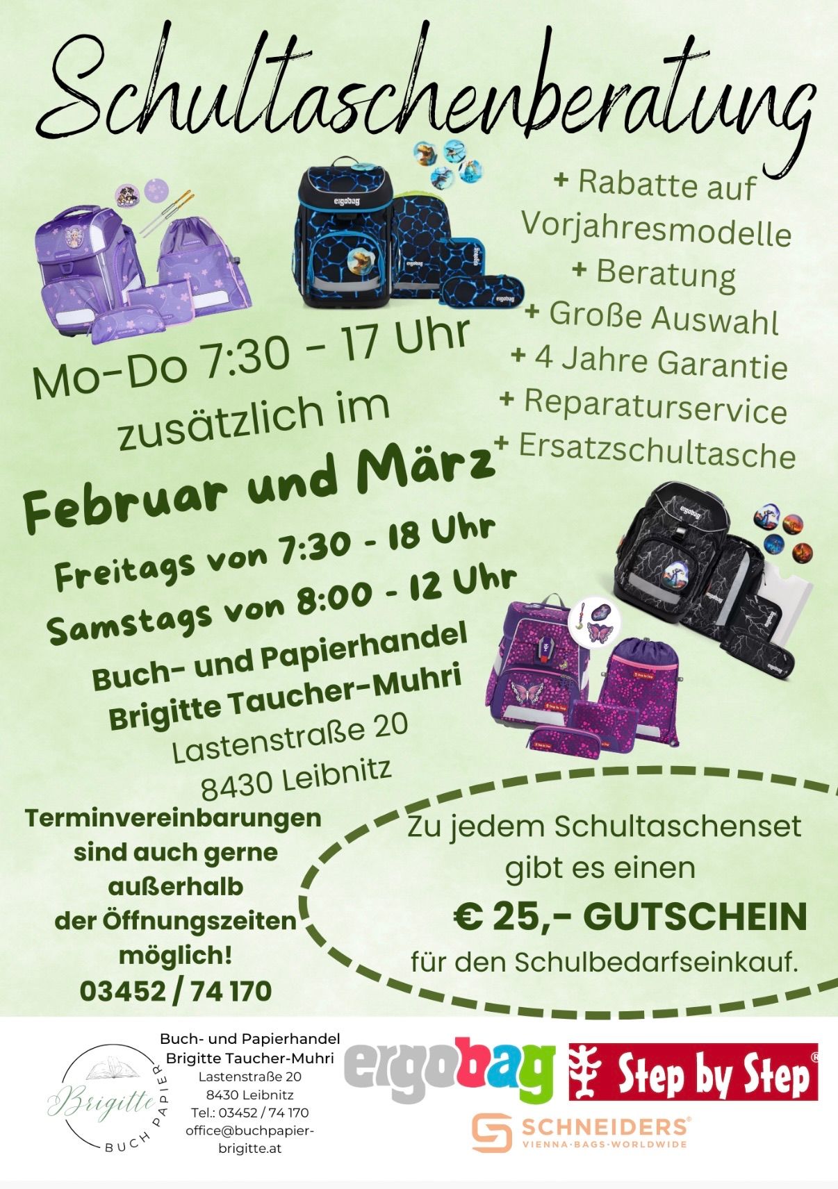 Ein Plakat bewirbt Buch- und Papierhandel Brigitte Taucher-Muhri, offen Mo-Do 7:30-17, Fr 7:30-12, Sa 8-12. Rabatte, 4-Jahres-Garantie, Reparaturservice und Ersatzschultaschen. Adresse und Kontaktnummern angegeben.