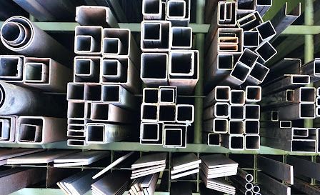 Bild enthält, Wood, Aluminium, Pottery, Architecture, Building, Factory