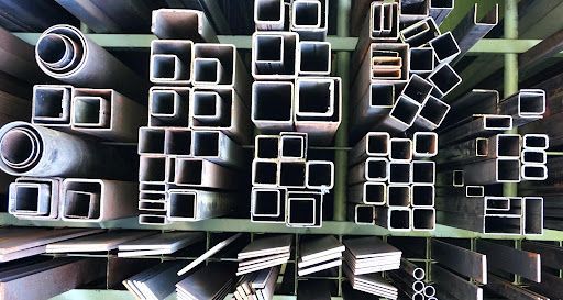 Bild enthält, Wood, Aluminium, Pottery, Architecture, Building, Factory