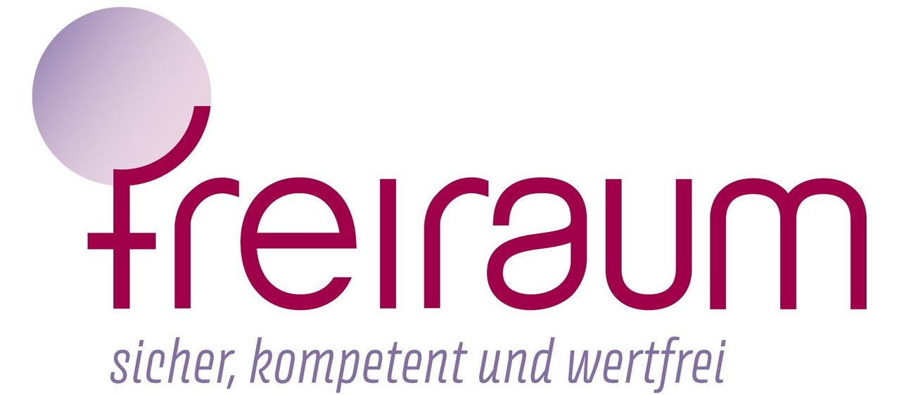 Lila Text auf weißem Hintergrund, steht in Fettdruck 'reirau'. Darunter steht in kleinerer Schrift 'r, kompetent und wertvoll für alle Mädchen* und'.